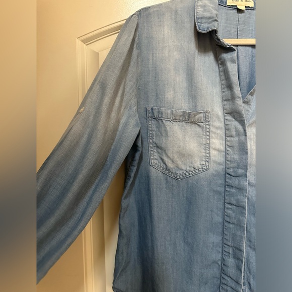 Cloth & Stone Split-Back Chambray Button-down, Size Large - Picture 7 of 11